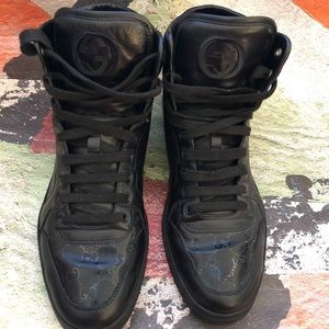 SOLD! Authentic! Gucci Men’s GG imprimé Sneaker